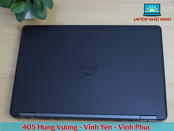 Dell Latitude E5550 được bao phủ bởi màu đen sang trọng